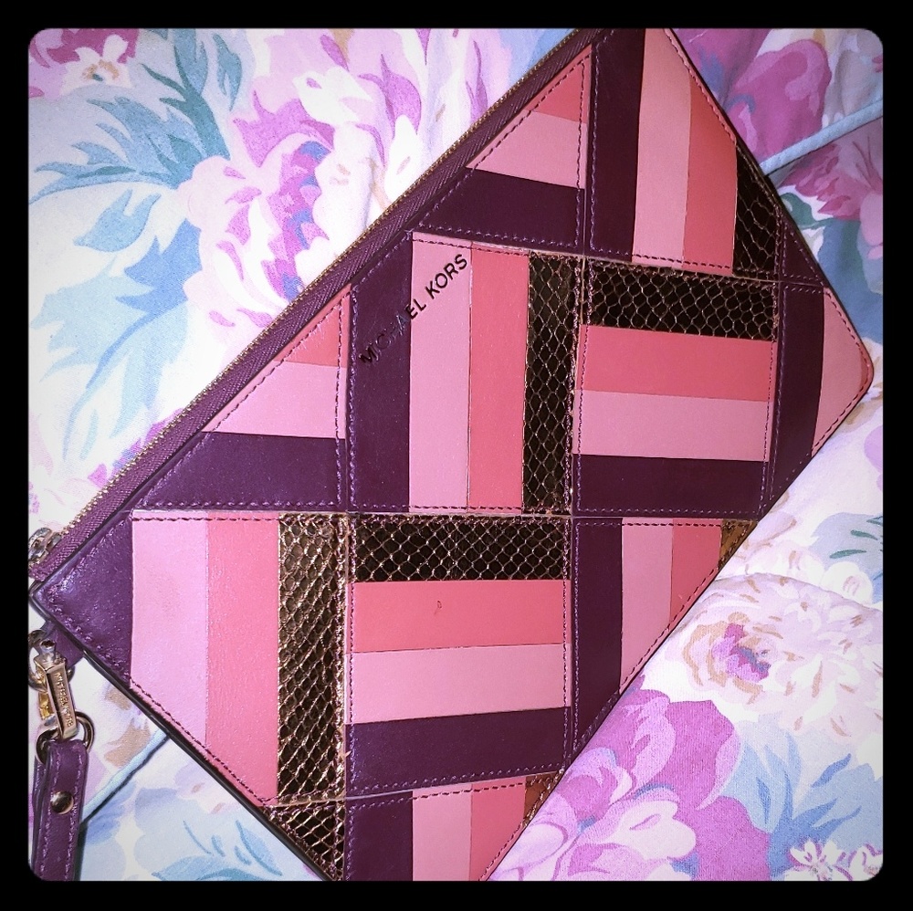 Michael kors wristlet